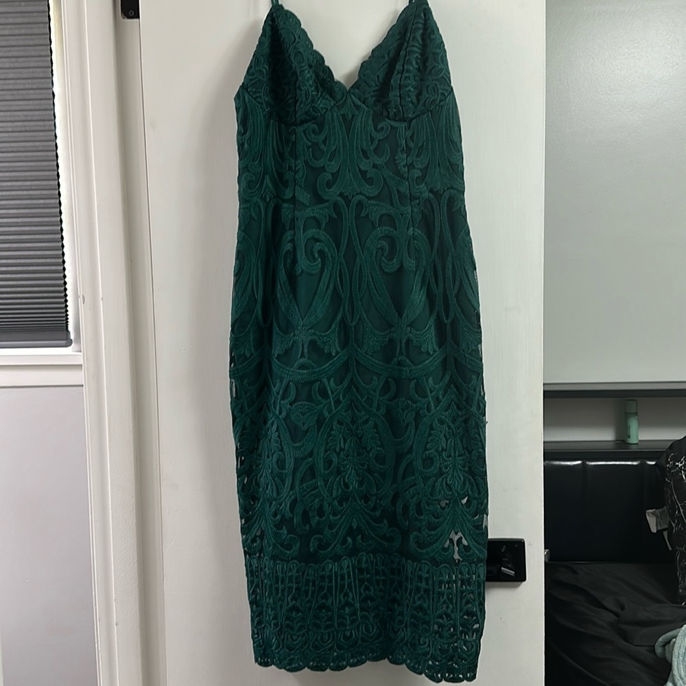 Gorgeous green dress!